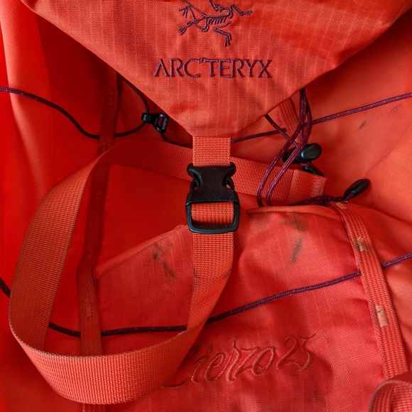 ARC'TERYX Cierzo 25 Backpack Red Good Condition - Picture 5 of 6